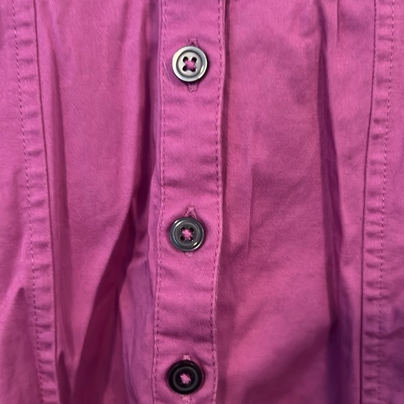 Banana Republic short sleeve button down top for women. Size 4P - Picture 2 of 6